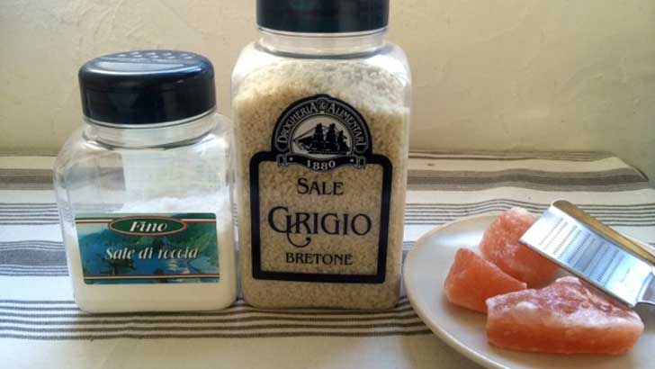 ハーブやスパイスと合わせると、おいしい塩ができます。