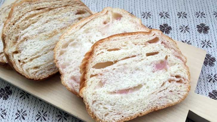 手作りパン屋さん「コーナーポケット」の山梨の桃パンと八ヶ岳ブレッド